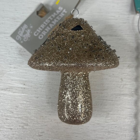 Holiday Style Christmas Ornaments 7 Pc Set New - Picture 4 of 10